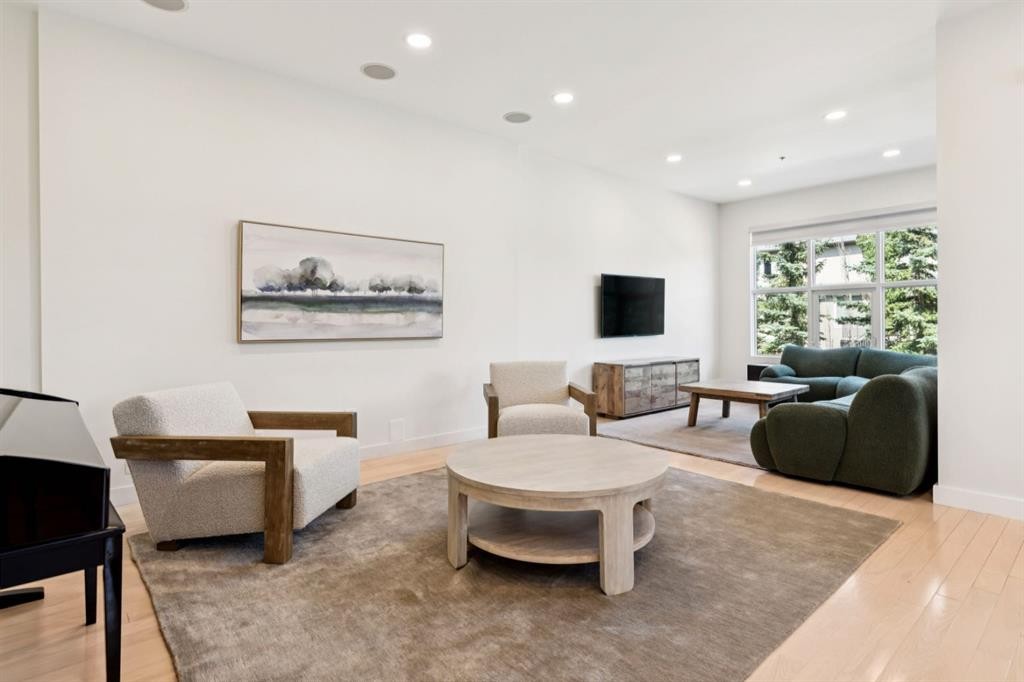 424 Aspen Meadows Hill Sw, Calgary, AB - Indoor Photo Showing Living Room