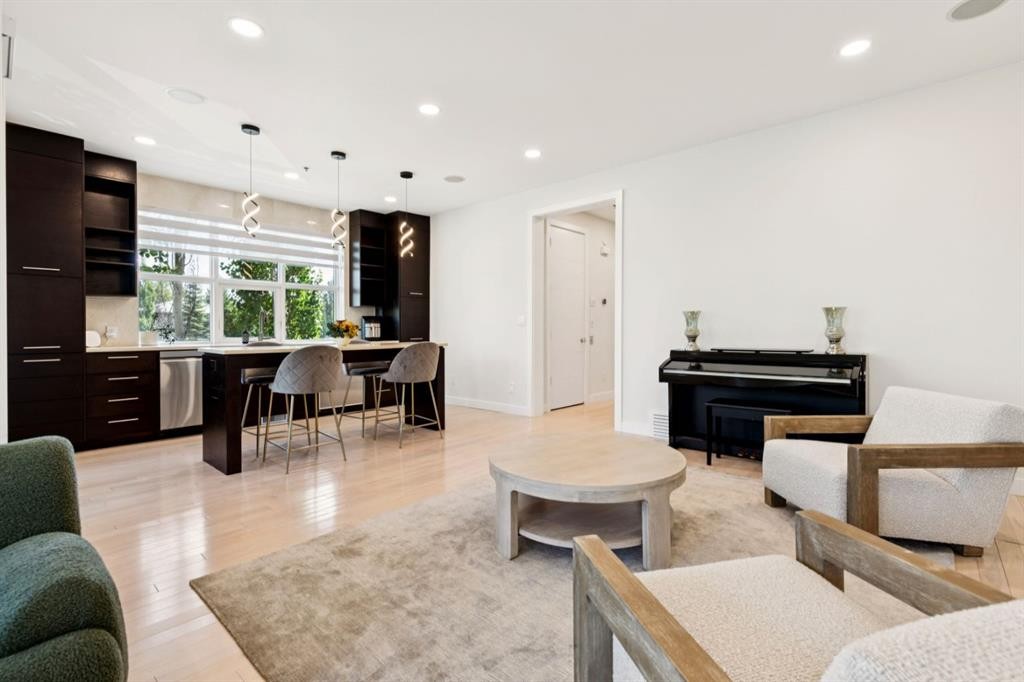 424 Aspen Meadows Hill Sw, Calgary, AB - Indoor Photo Showing Living Room