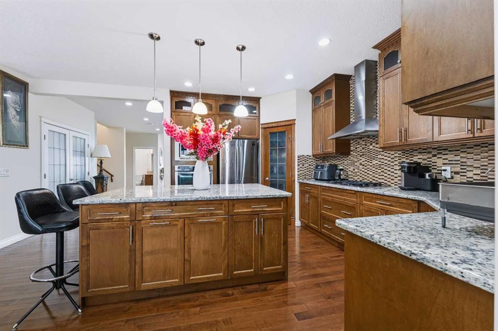 8245 Saddlebrook Drive Ne, Calgary, AB - Indoor Photo Showing Kitchen With Upgraded Kitchen