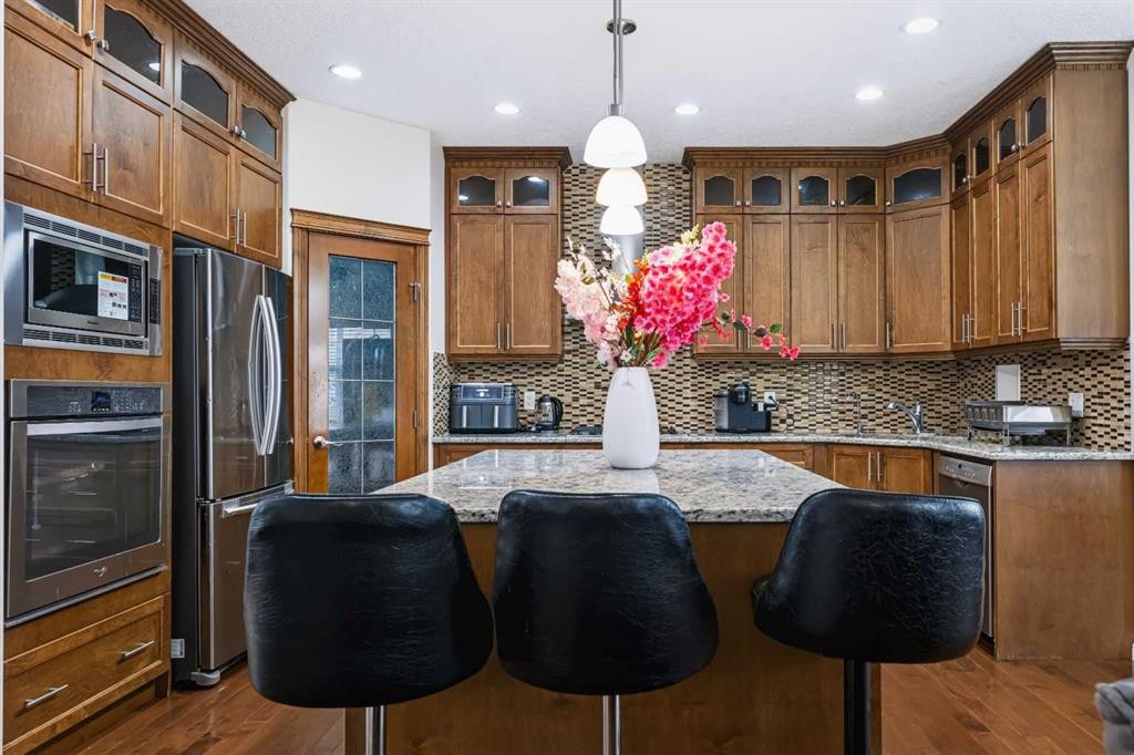 8245 Saddlebrook Drive Ne, Calgary, AB - Indoor Photo Showing Kitchen