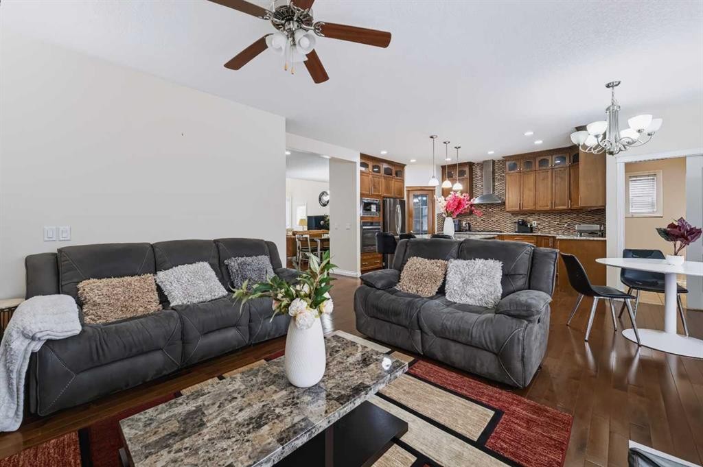 8245 Saddlebrook Drive Ne, Calgary, AB - Indoor Photo Showing Living Room
