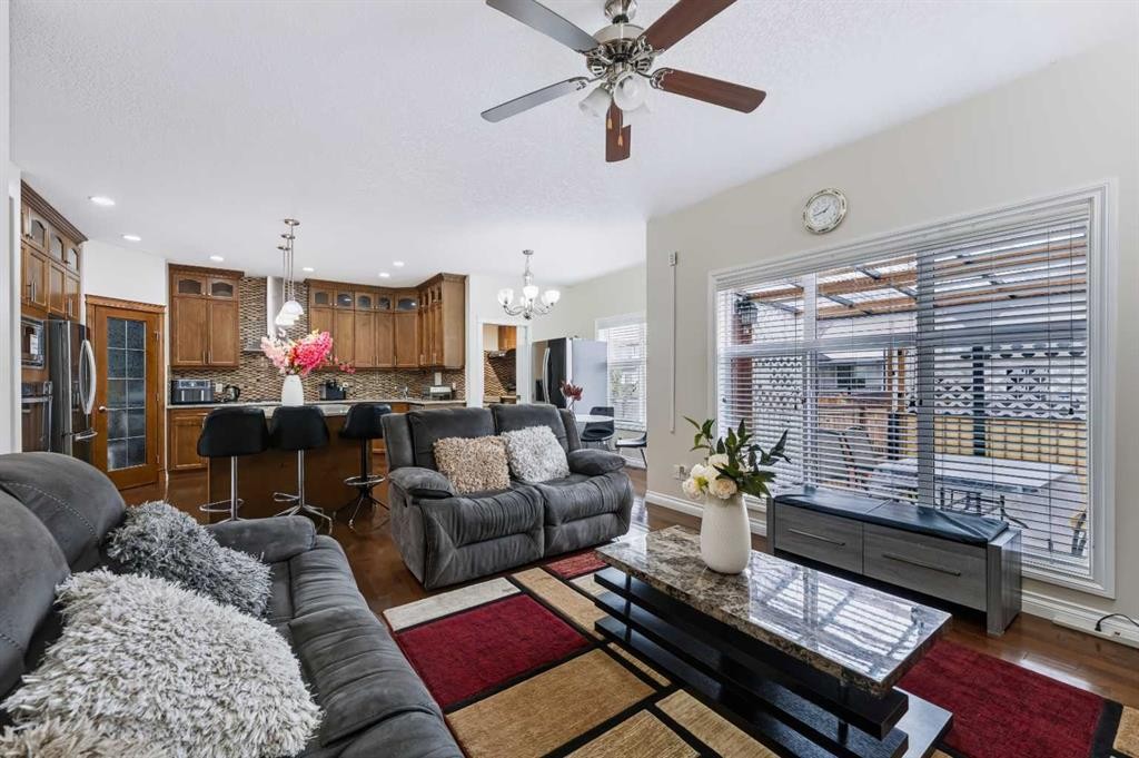 8245 Saddlebrook Drive Ne, Calgary, AB - Indoor Photo Showing Living Room