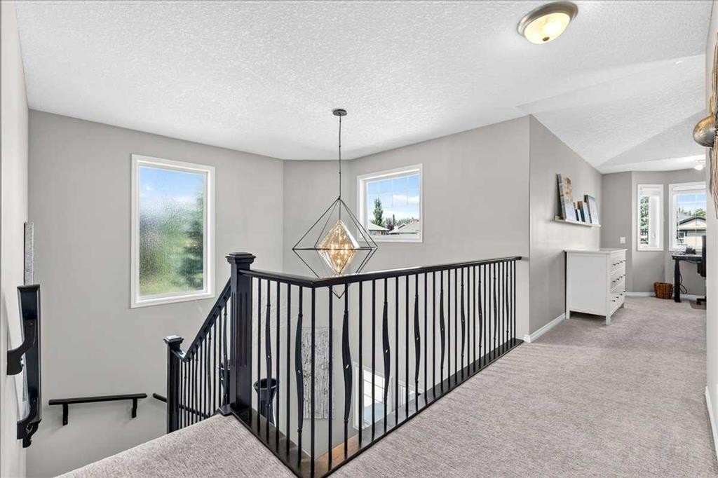 122 Royal Birkdale Crescent Nw, Calgary, AB - Indoor Photo Showing Other Room