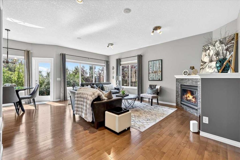 122 Royal Birkdale Crescent Nw, Calgary, AB - Indoor Photo Showing Living Room With Fireplace