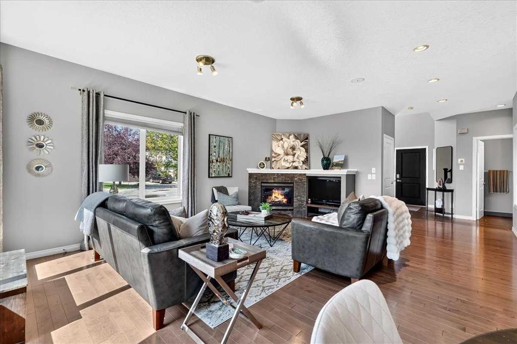122 Royal Birkdale Crescent Nw, Calgary, AB - Indoor Photo Showing Living Room With Fireplace