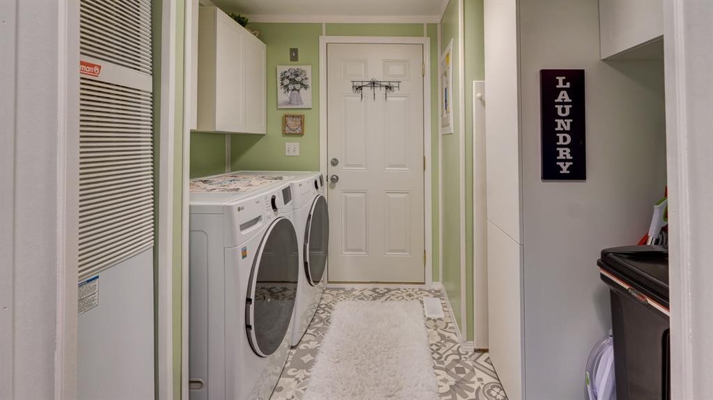 25 Westover Crescent West, Claresholm, AB - Indoor Photo Showing Laundry Room
