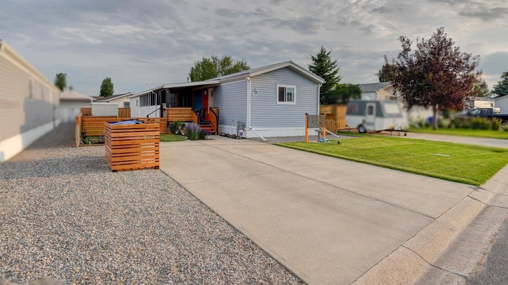 25 Westover Crescent West, Claresholm, AB - Outdoor