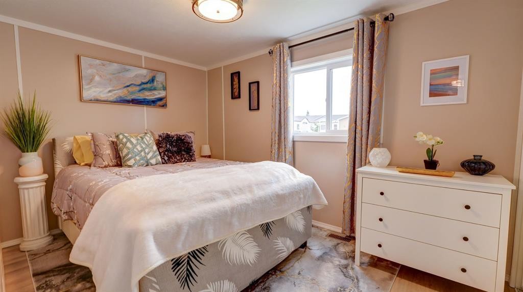 25 Westover Crescent West, Claresholm, AB - Indoor Photo Showing Bedroom