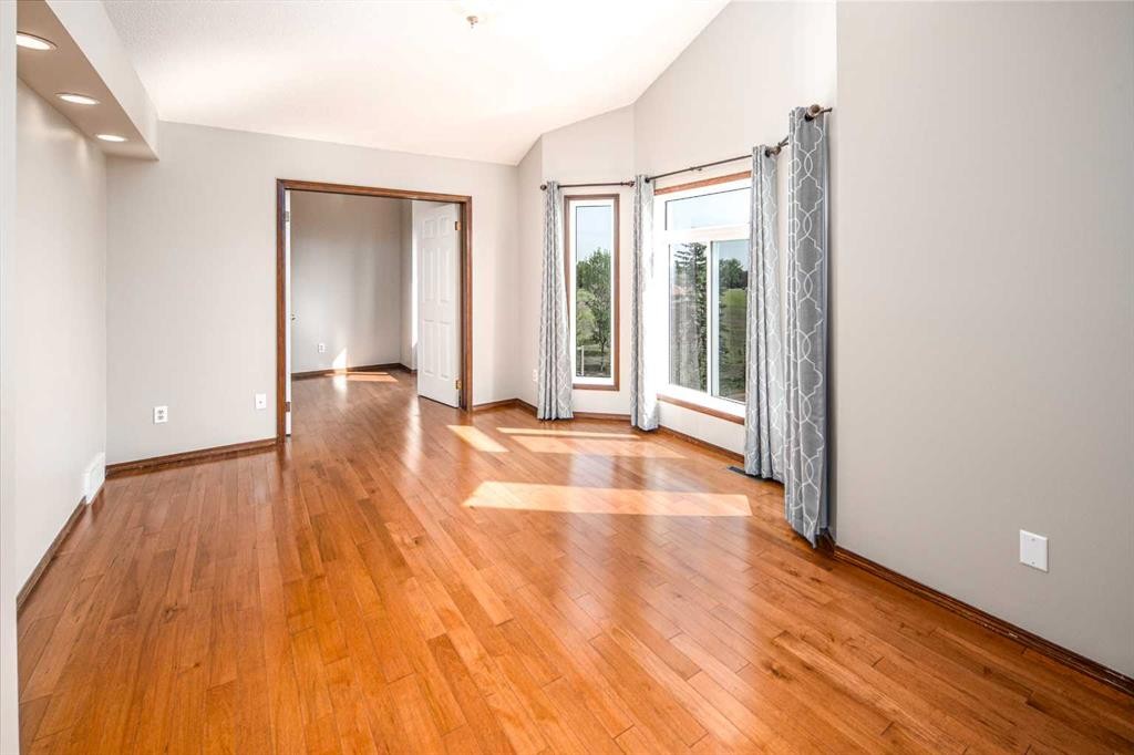 131 Edgebrook Close Nw, Calgary, AB - Indoor Photo Showing Other Room