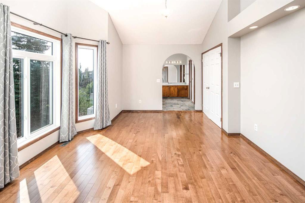 131 Edgebrook Close Nw, Calgary, AB - Indoor Photo Showing Other Room