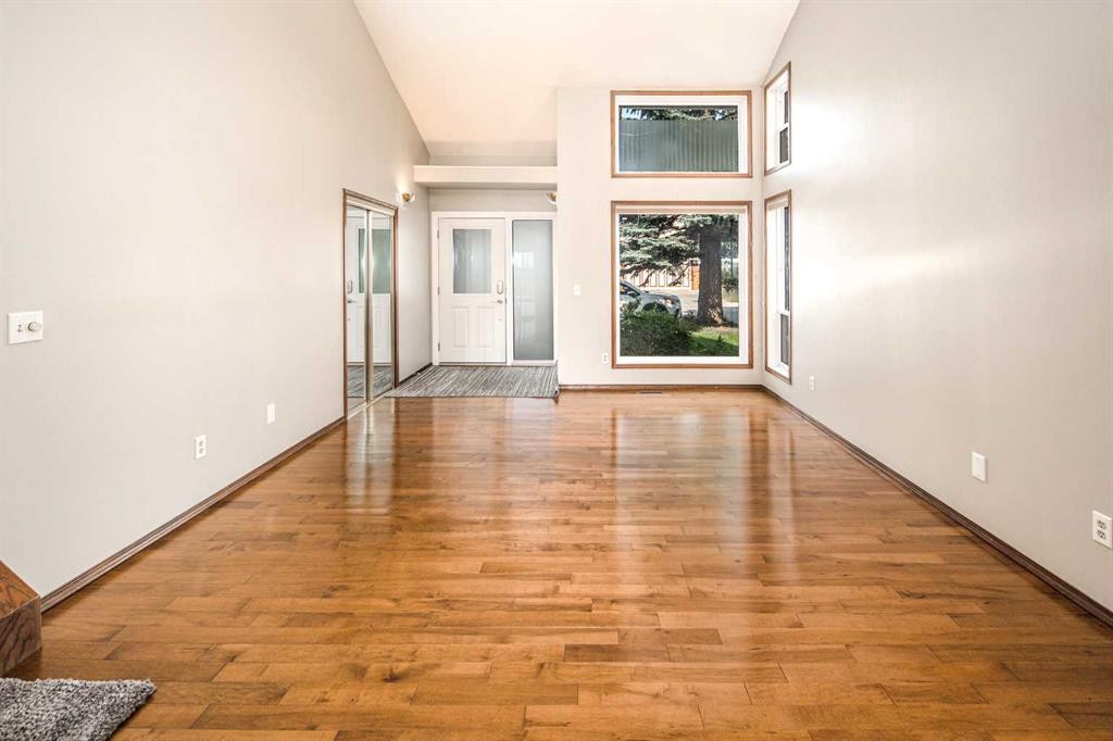 131 Edgebrook Close Nw, Calgary, AB - Indoor Photo Showing Other Room