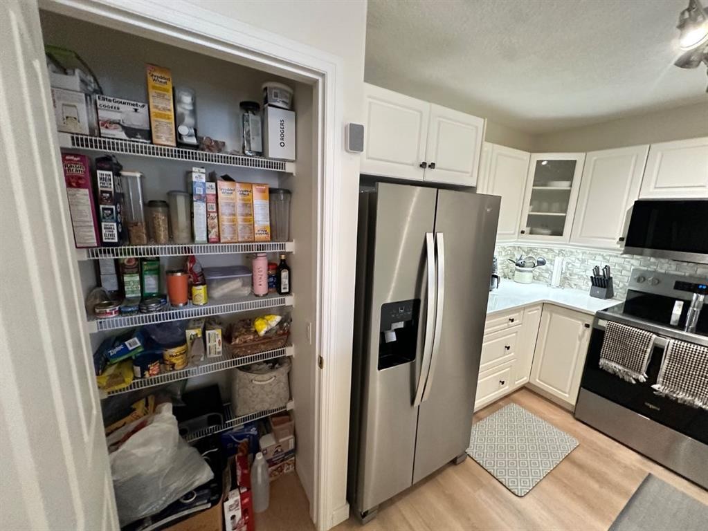 3338-1818 Simcoe Boulevard Sw, Calgary, AB - Indoor Photo Showing Kitchen