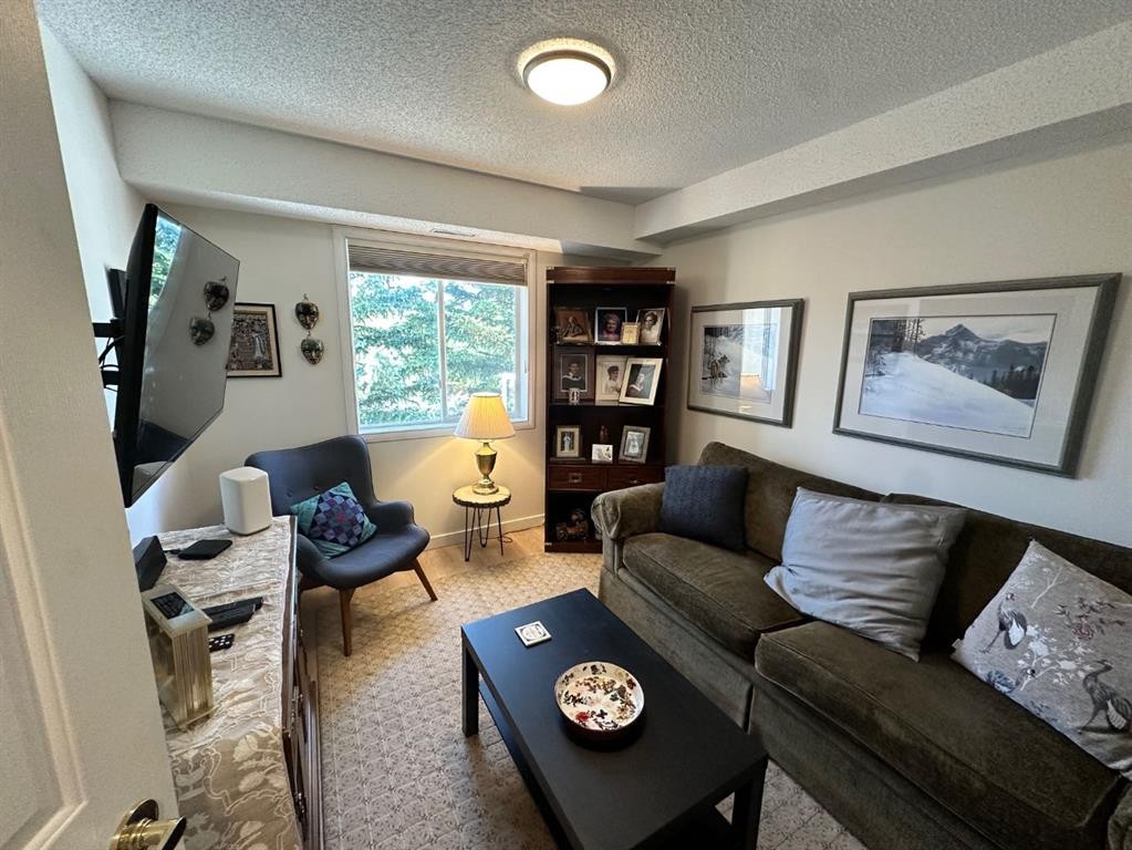 3338-1818 Simcoe Boulevard Sw, Calgary, AB - Indoor Photo Showing Living Room