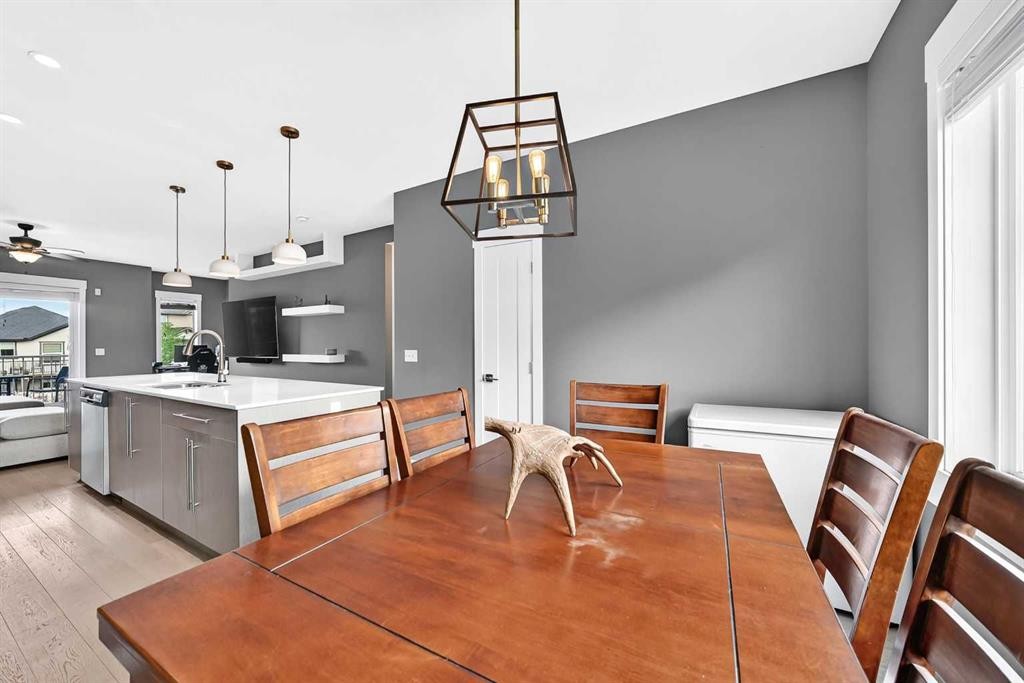 2-111 Rainbow Falls Gate, Chestermere, AB
