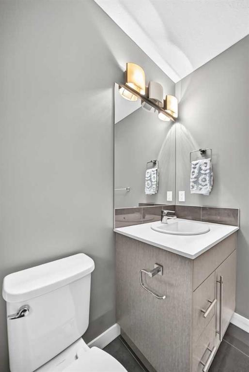 2-111 Rainbow Falls Gate, Chestermere, AB