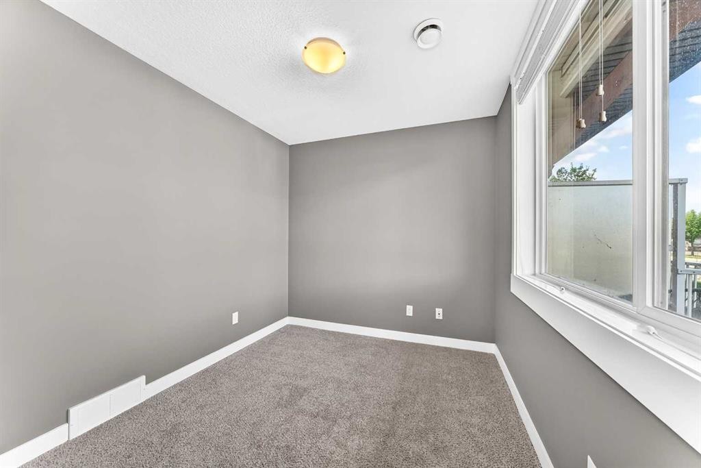 2-111 Rainbow Falls Gate, Chestermere, AB