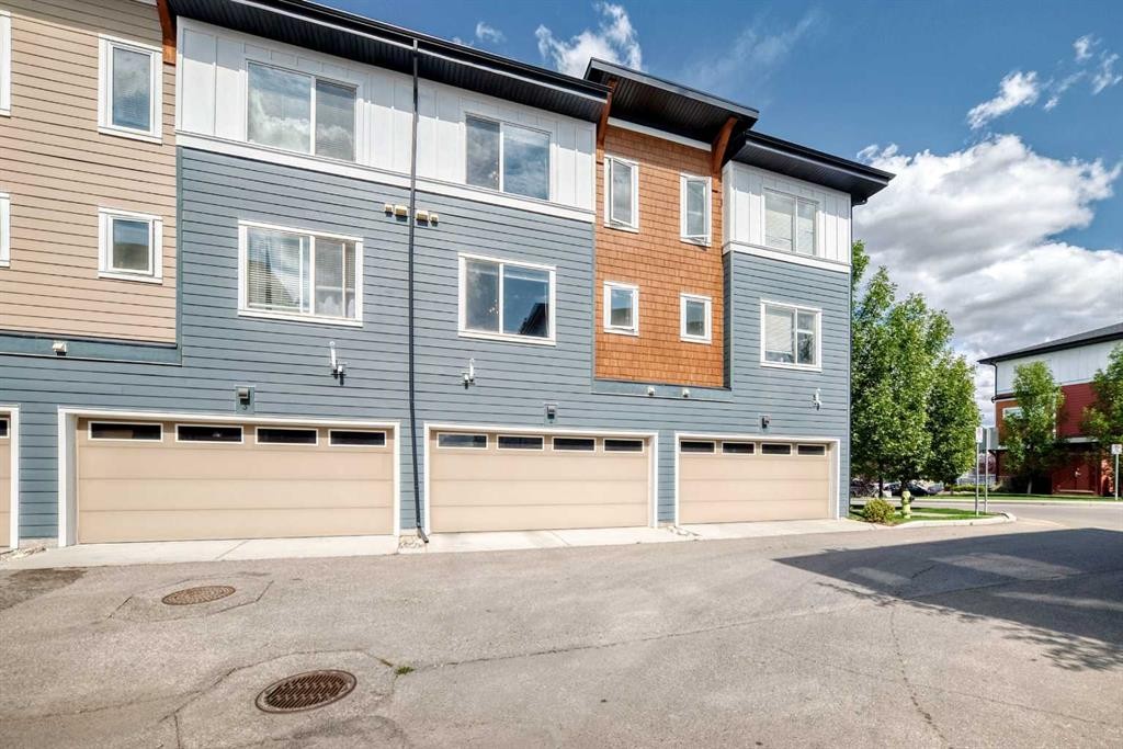 2-111 Rainbow Falls Gate, Chestermere, AB