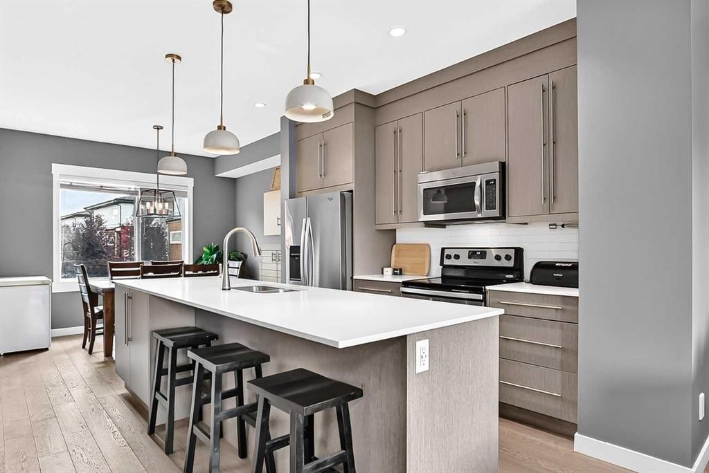 2-111 Rainbow Falls Gate, Chestermere, AB