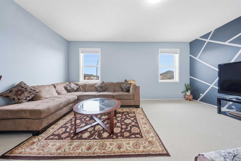 19 Martha'S Meadow Close Ne, Calgary, AB - Indoor Photo Showing Living Room