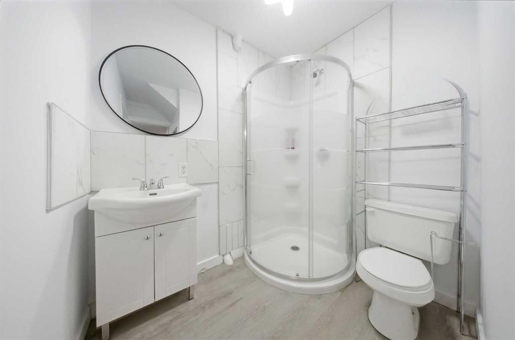 19 Martha'S Meadow Close Ne, Calgary, AB - Indoor Photo Showing Bathroom