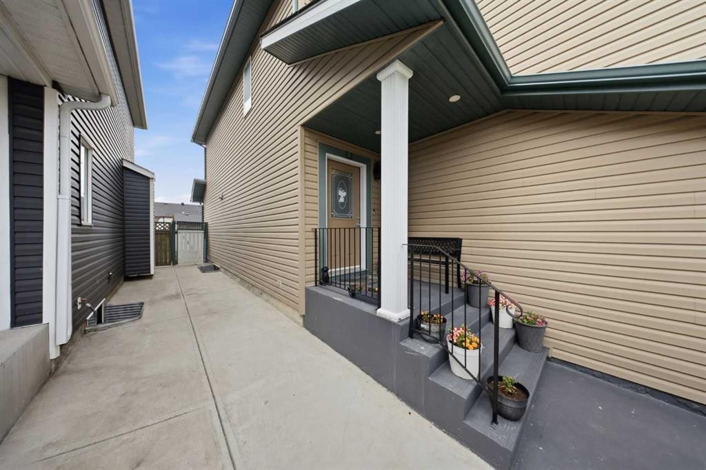 19 Martha'S Meadow Close Ne, Calgary, AB - Outdoor With Exterior