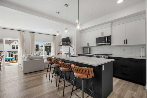 256 Heritage Heights  Cochrane, AB T4C 3A7