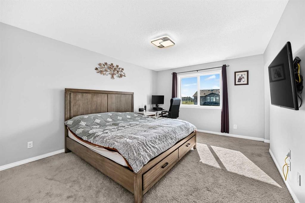 8 Skyview Point Terrace Ne, Calgary, AB - Indoor Photo Showing Bedroom