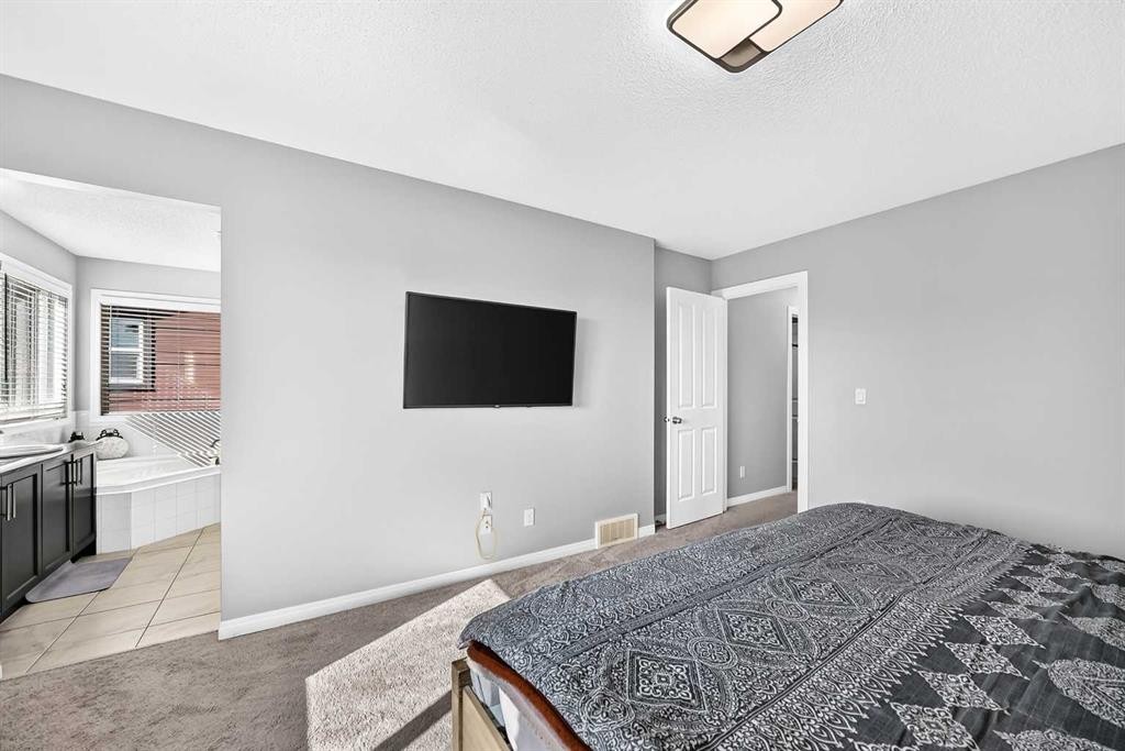 8 Skyview Point Terrace Ne, Calgary, AB - Indoor Photo Showing Bedroom