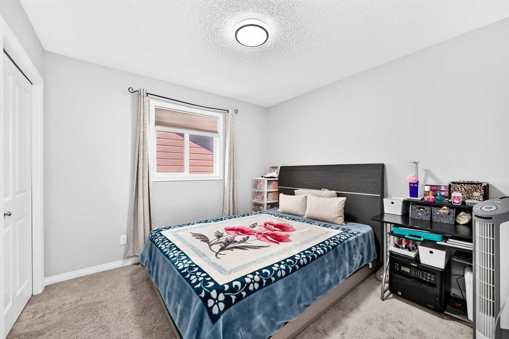 8 Skyview Point Terrace Ne, Calgary, AB - Indoor Photo Showing Bedroom