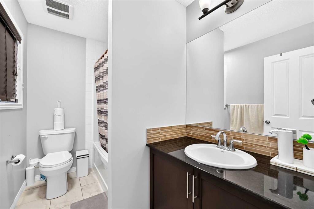 8 Skyview Point Terrace Ne, Calgary, AB - Indoor Photo Showing Bathroom