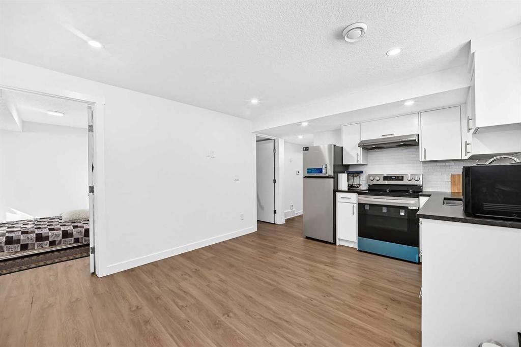 8 Skyview Point Terrace Ne, Calgary, AB - Indoor Photo Showing Kitchen