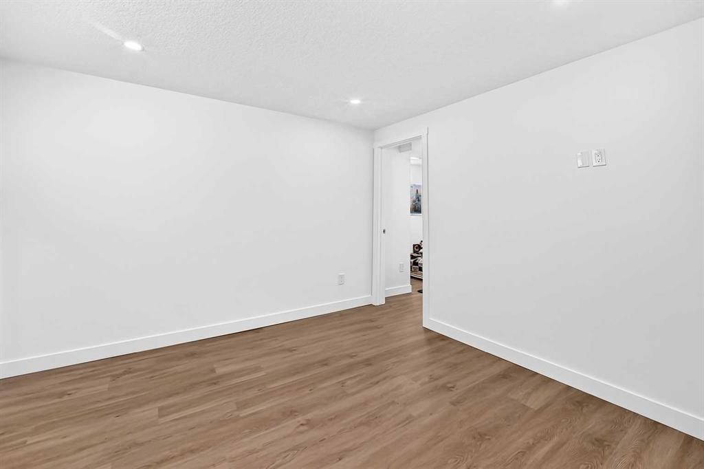 8 Skyview Point Terrace Ne, Calgary, AB - Indoor Photo Showing Other Room