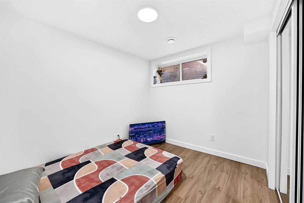 8 Skyview Point Terrace Ne, Calgary, AB - Indoor Photo Showing Bedroom
