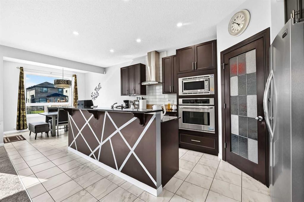 8 Skyview Point Terrace Ne, Calgary, AB - Indoor Photo Showing Kitchen With Upgraded Kitchen
