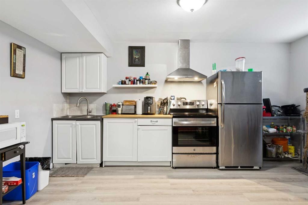 215 Redstone Heights Ne, Calgary, AB - Indoor Photo Showing Kitchen