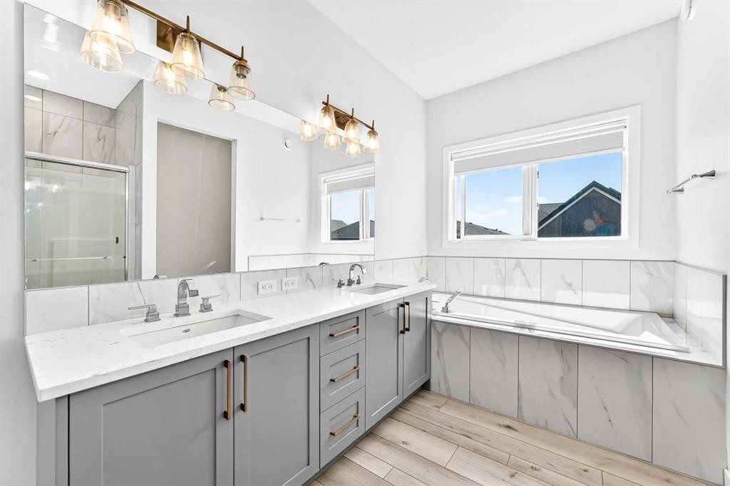 105 Magnolia Manor Se, Calgary, AB - Indoor Photo Showing Bathroom