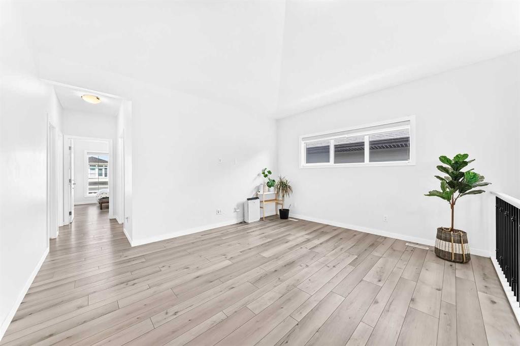 105 Magnolia Manor Se, Calgary, AB - Indoor Photo Showing Other Room