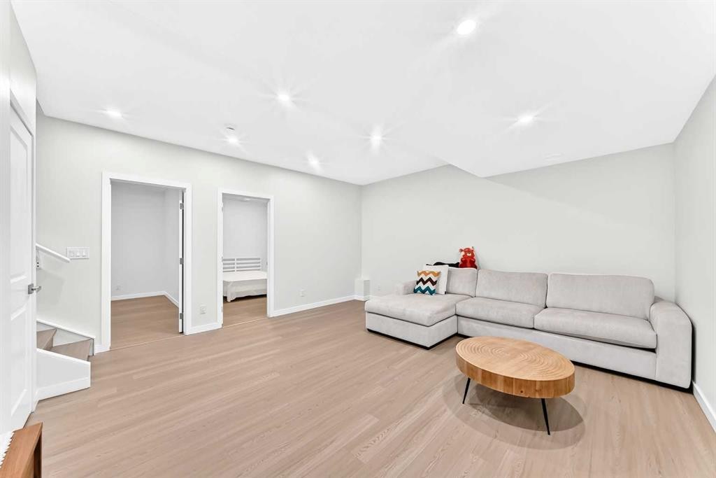 105 Magnolia Manor Se, Calgary, AB - Indoor