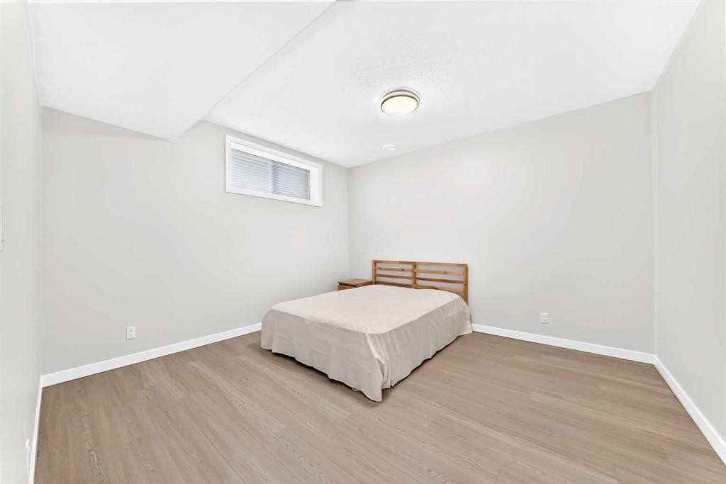 105 Magnolia Manor Se, Calgary, AB - Indoor Photo Showing Bedroom