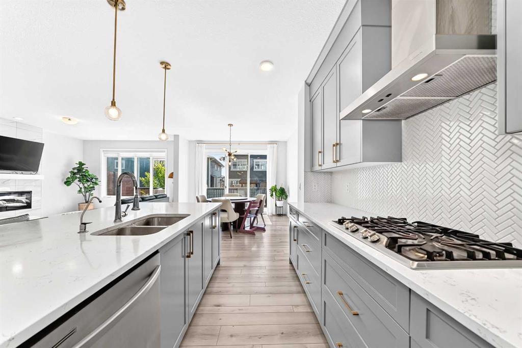 105 Magnolia Manor Se, Calgary, AB - Indoor Photo Showing Kitchen With Double Sink With Upgraded Kitchen