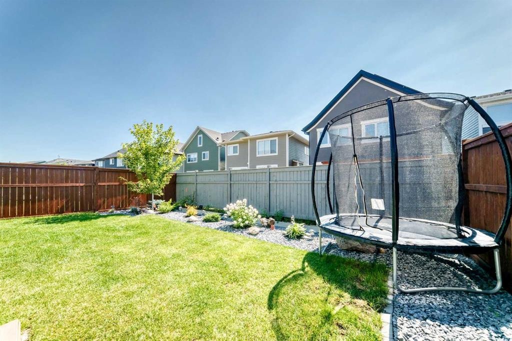 105 Magnolia Manor Se, Calgary, AB - Outdoor