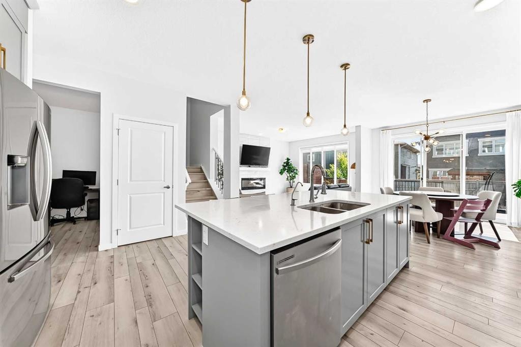 105 Magnolia Manor Se, Calgary, AB - Indoor Photo Showing Kitchen With Double Sink With Upgraded Kitchen