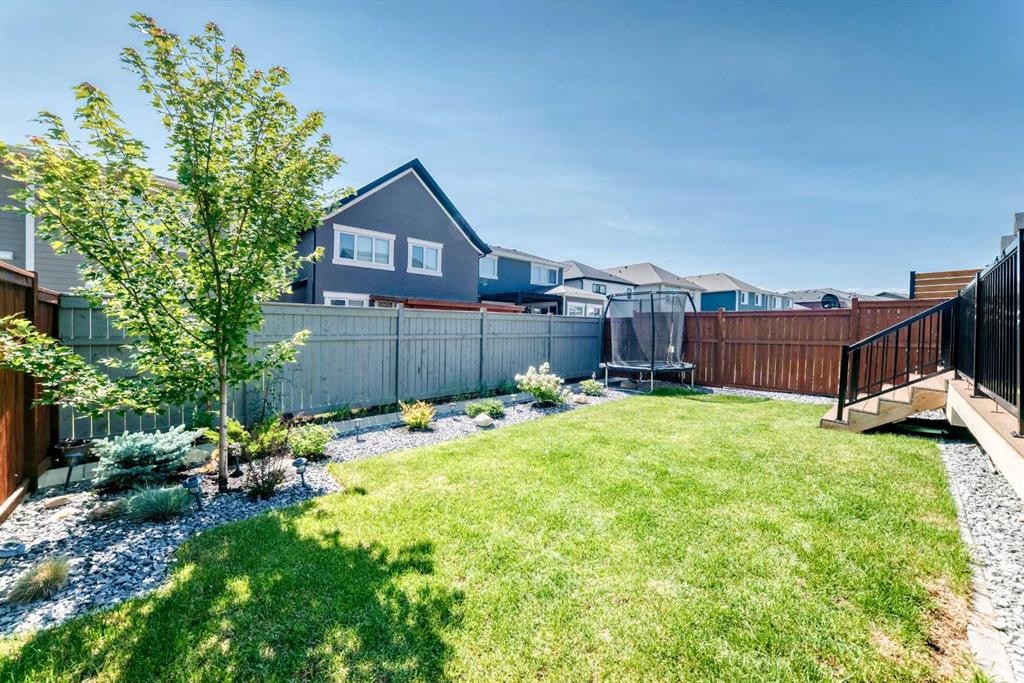105 Magnolia Manor Se, Calgary, AB - Outdoor