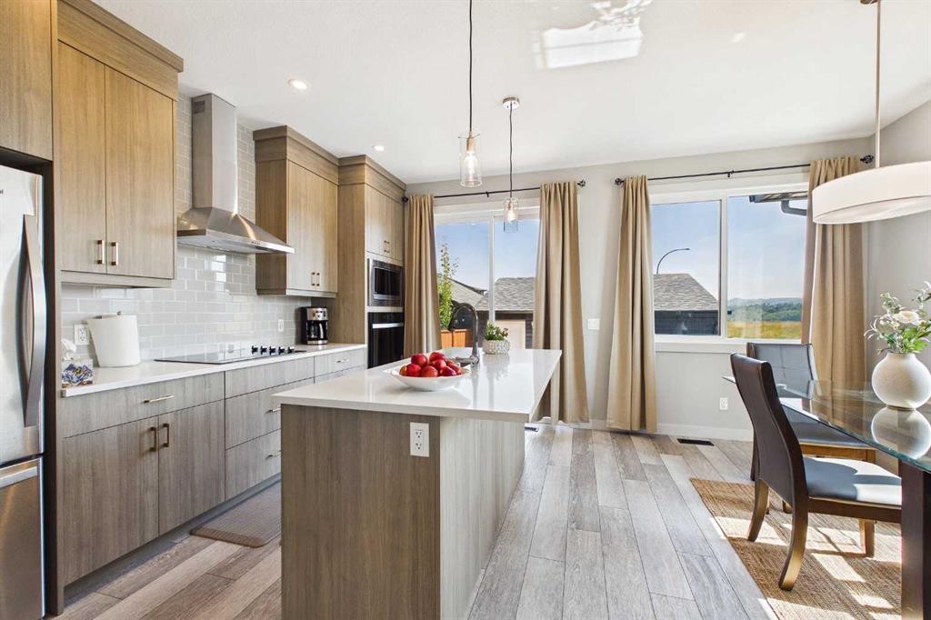 182 Rowley Gate Nw, Calgary, AB - Indoor Photo Showing Kitchen With Upgraded Kitchen