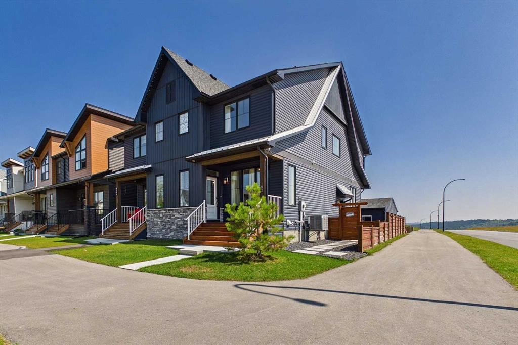 182 Rowley Gate Nw, Calgary, AB - Outdoor With Facade