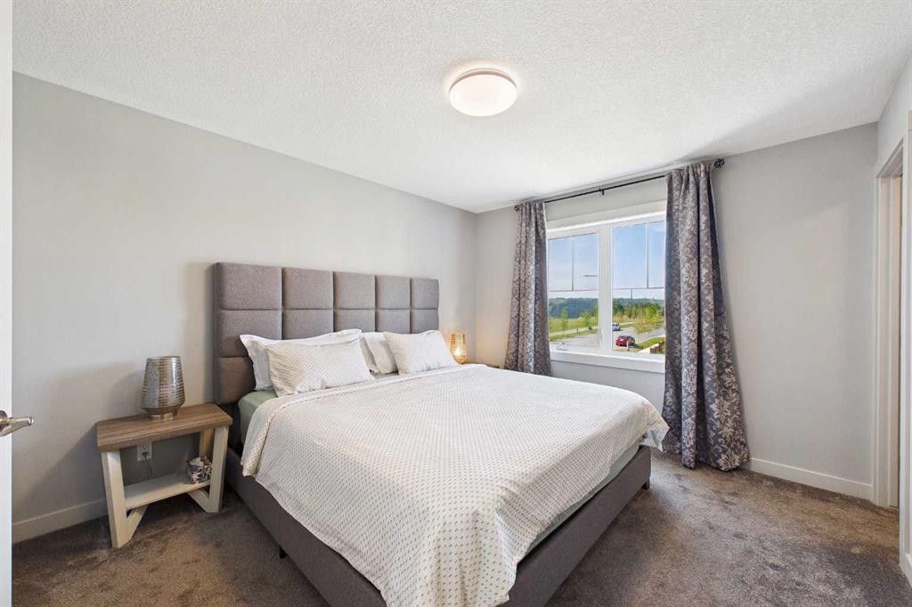 182 Rowley Gate Nw, Calgary, AB - Indoor Photo Showing Bedroom