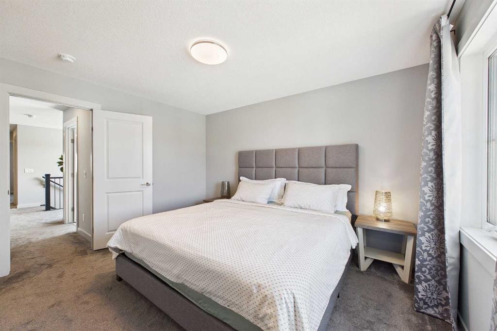 182 Rowley Gate Nw, Calgary, AB - Indoor Photo Showing Bedroom