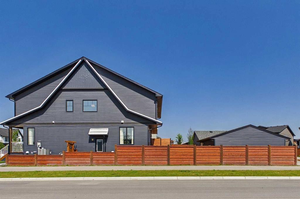 182 Rowley Gate Nw, Calgary, AB - Outdoor