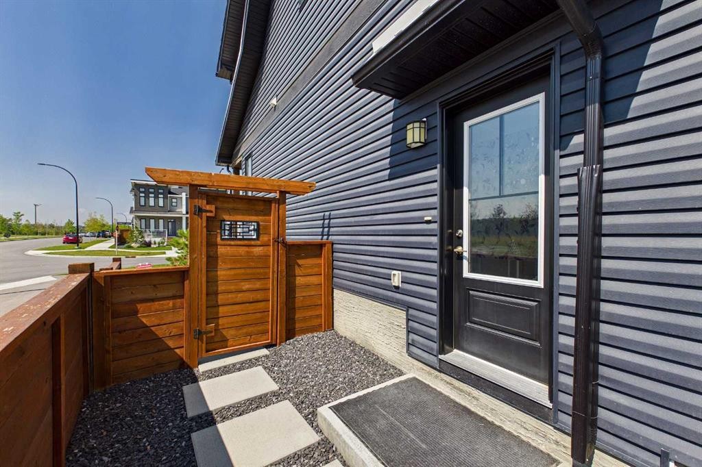 182 Rowley Gate Nw, Calgary, AB - Outdoor