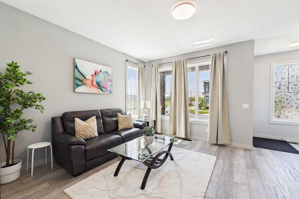 182 Rowley Gate Nw, Calgary, AB - Indoor Photo Showing Living Room